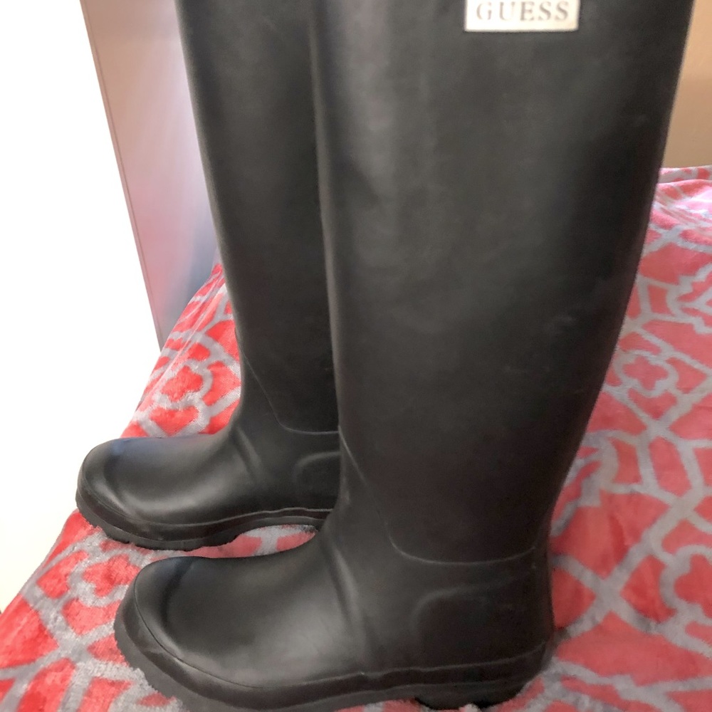 Woman’s guess rain boots